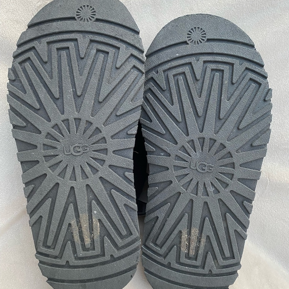 UGG Women's Black Fluffy Slippers - Picture 5 of 5